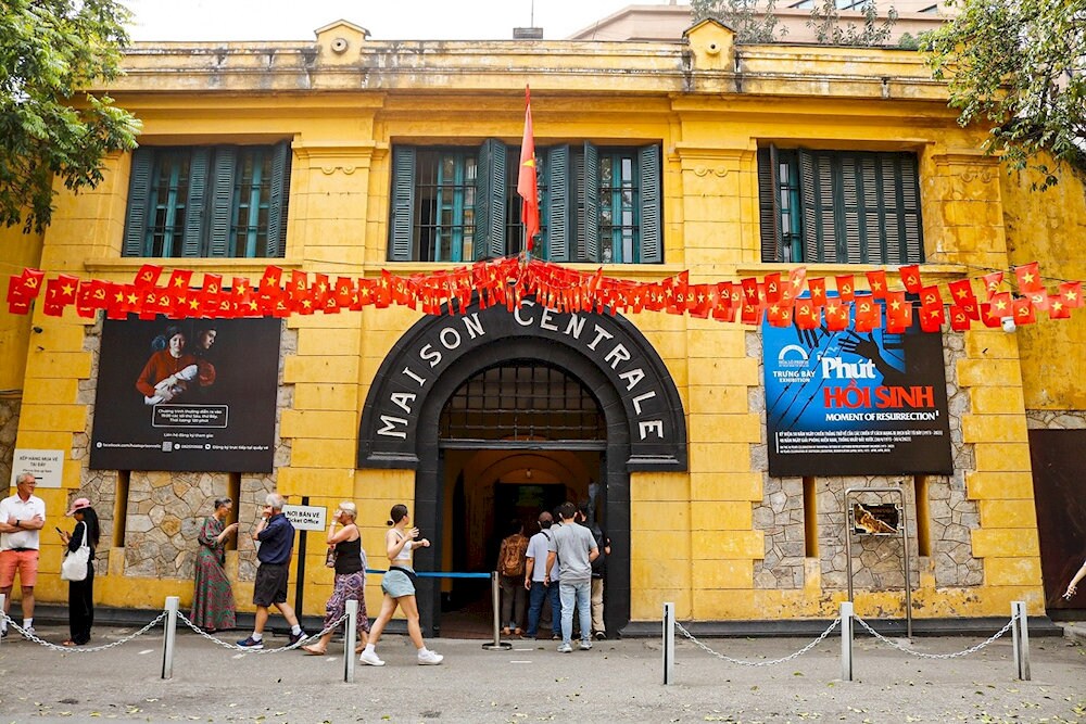 A visit Hoa Lo Prison provides a profound understanding of the country's struggle for independence 